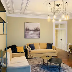 Apartment Charming 4 Bedroom In Chiado, Lisbon
