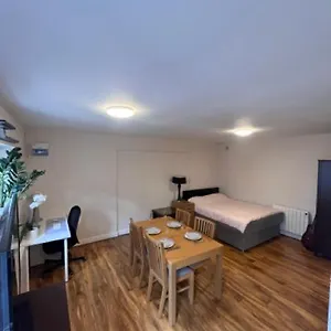 In London Apartment Isleworth