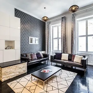 Bpr B&w Elegant Apartment Budapest
